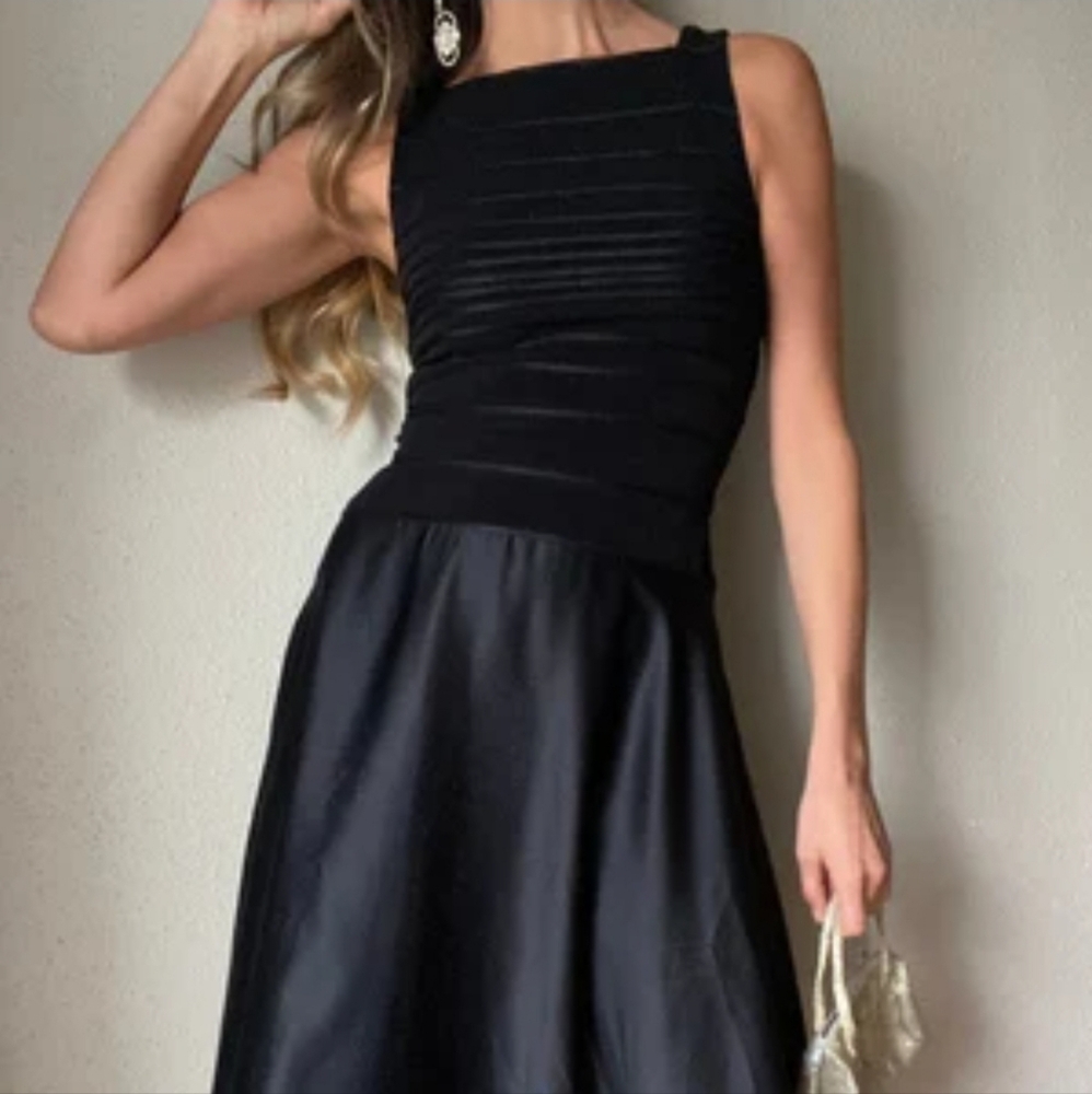 Tadashi Saks Fifth Avenue long Black sleeveless evening dress size 10 🤩